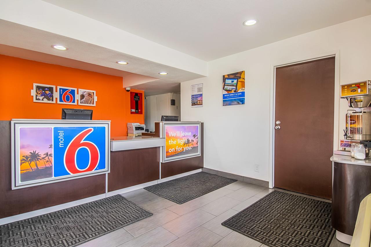 Motel 6-Bakersfield, Ca - Airport Buitenkant foto